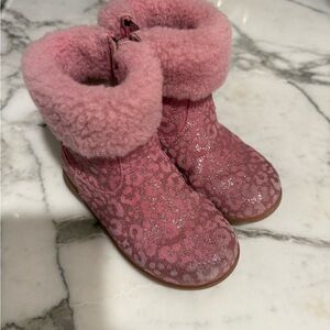 $27 ADD‎ ON UGG Short Sheepskin Boots Size 9c c9